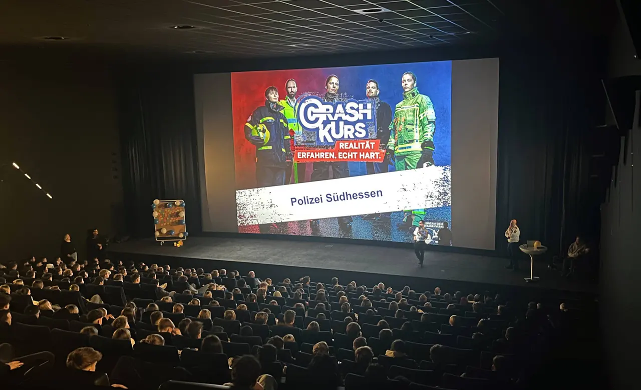 Ein Kinosaal während einer Veranstaltung von Crash Kurs Polizei Südhessen.